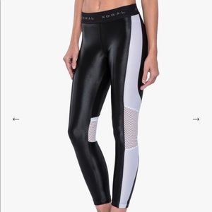 Koral Emblem Cropped Legging